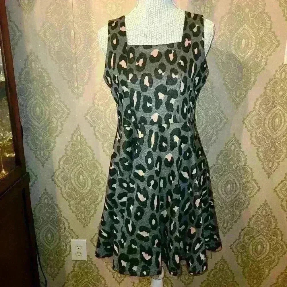Lepord printed girl's 20 1/2 plus skater styled dress with tulle under skirt - Picture 10 of 11
